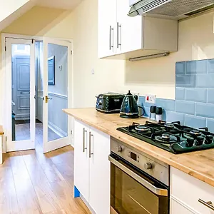  Apartment The Victoria - Quaint Victorian With Free Parking United Kingdom