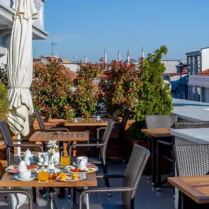 Bizim 3*, Istanbul Turcia