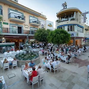 https://apartamentos-leonor-carihuela.1costadelsol.com