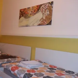 Geraeumige Zentrumsnahe Altbauwohnung Wenen
